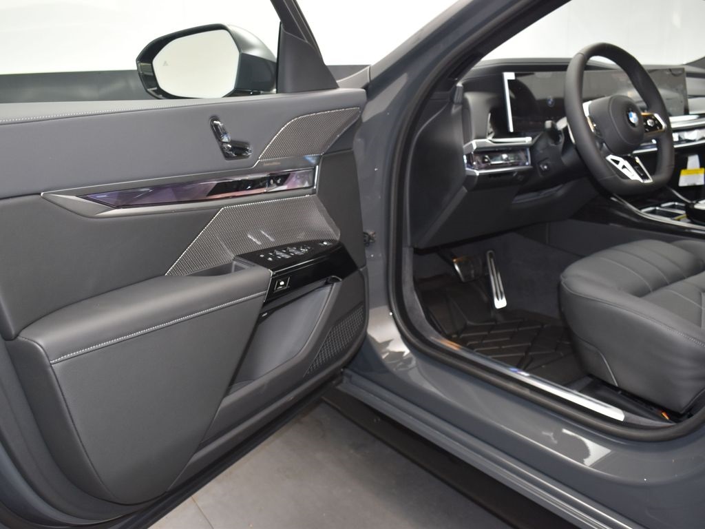 2026 Bmw 740i photo 11