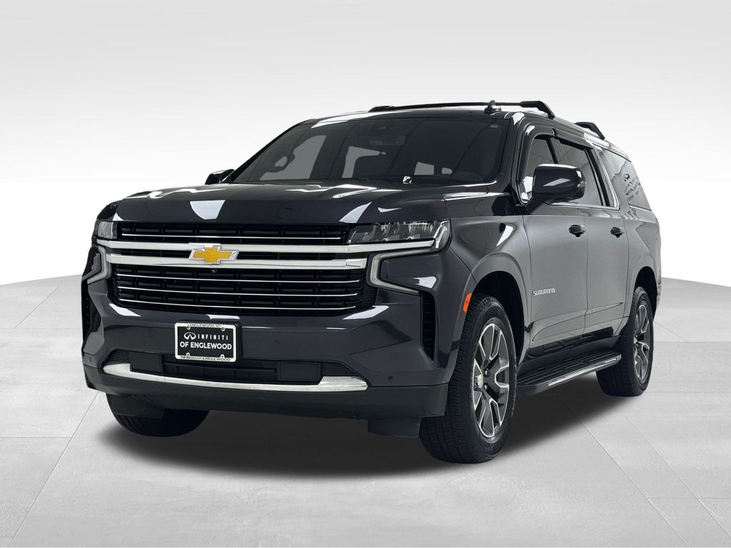 2022 Chevrolet Suburban LT photo 3