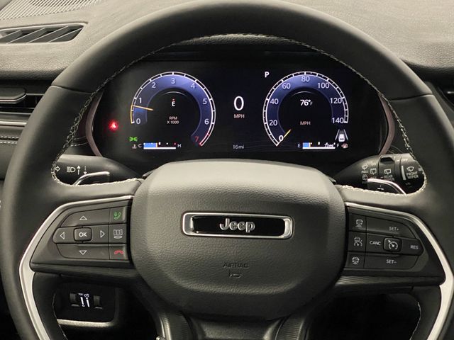 2025 Jeep Grand Cherokee Altitude photo 15