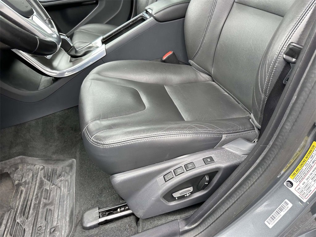 2016 Volvo S60 T5 Drive-E Premier photo 14