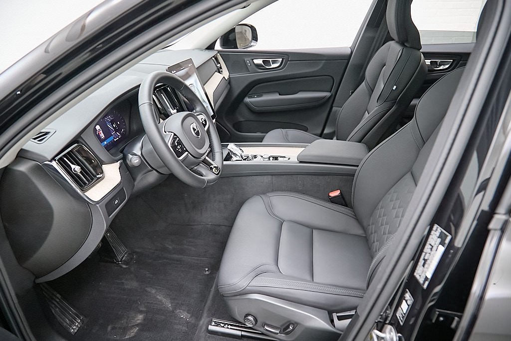 2026 VOLVO XC60 - Image 13