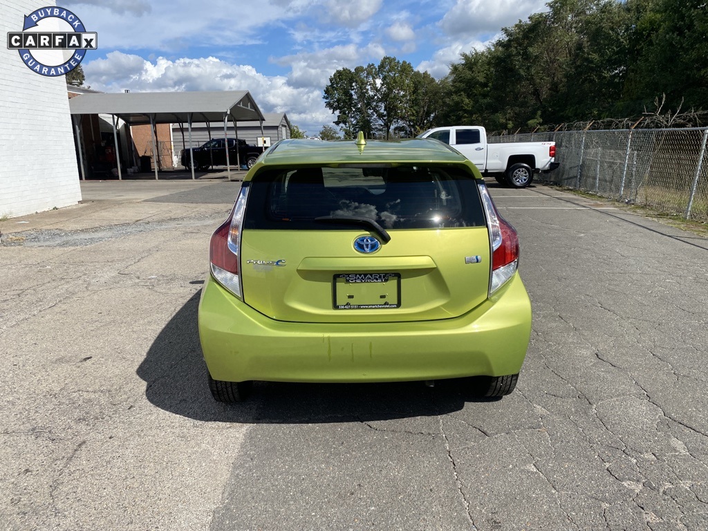 2016 Toyota Prius C One photo 3