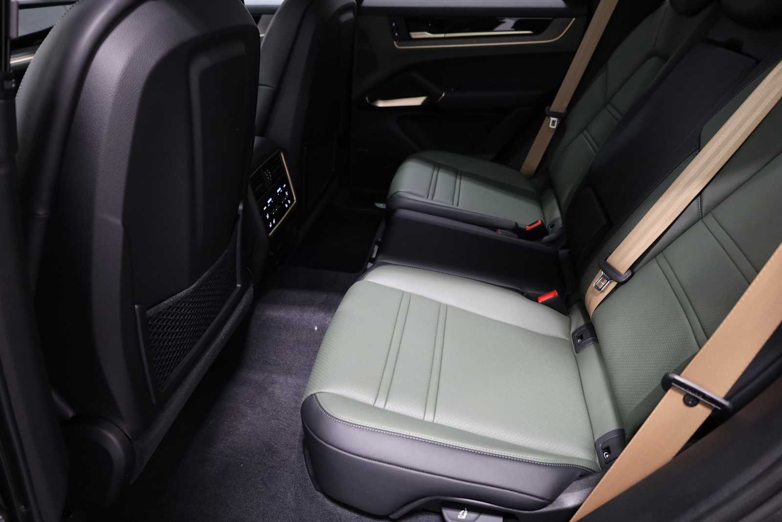 2024 Porsche Cayenne S E-Hybrid photo 25