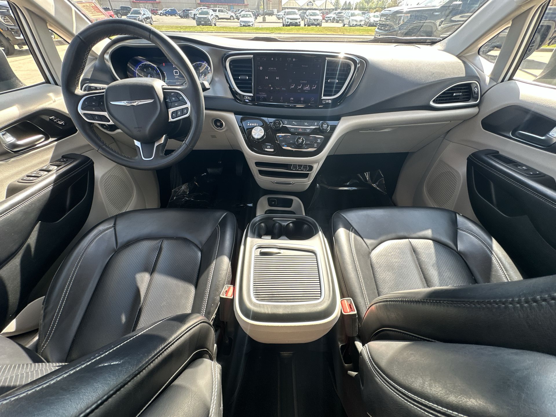 2023 Chrysler Pacifica Touring L photo 18