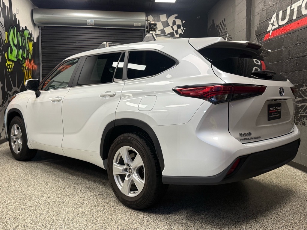 2023 Toyota Highlander Hybrid LE photo 4