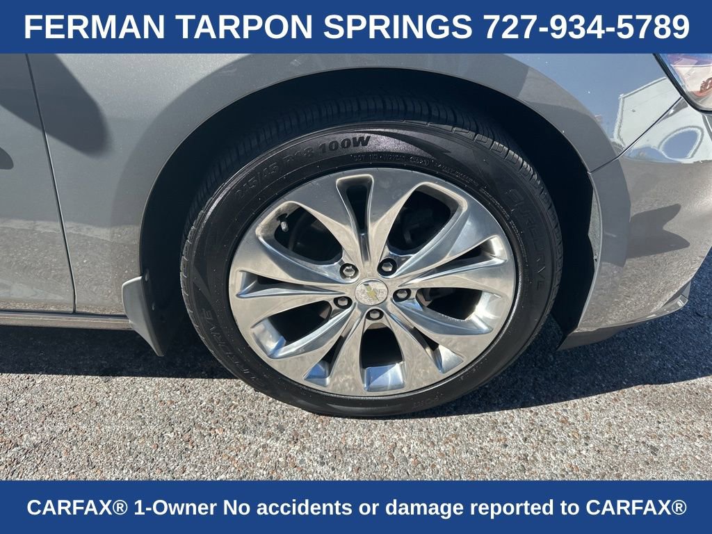 2017 Chevrolet Malibu Premier photo 2