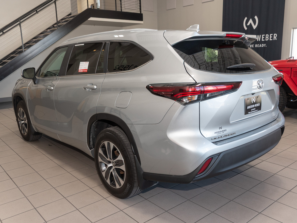 2024 Toyota Highlander XLE photo 18