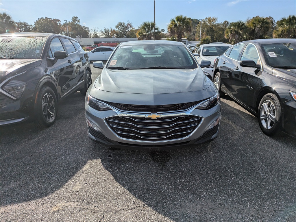2024 Chevrolet Malibu 1LT photo 2
