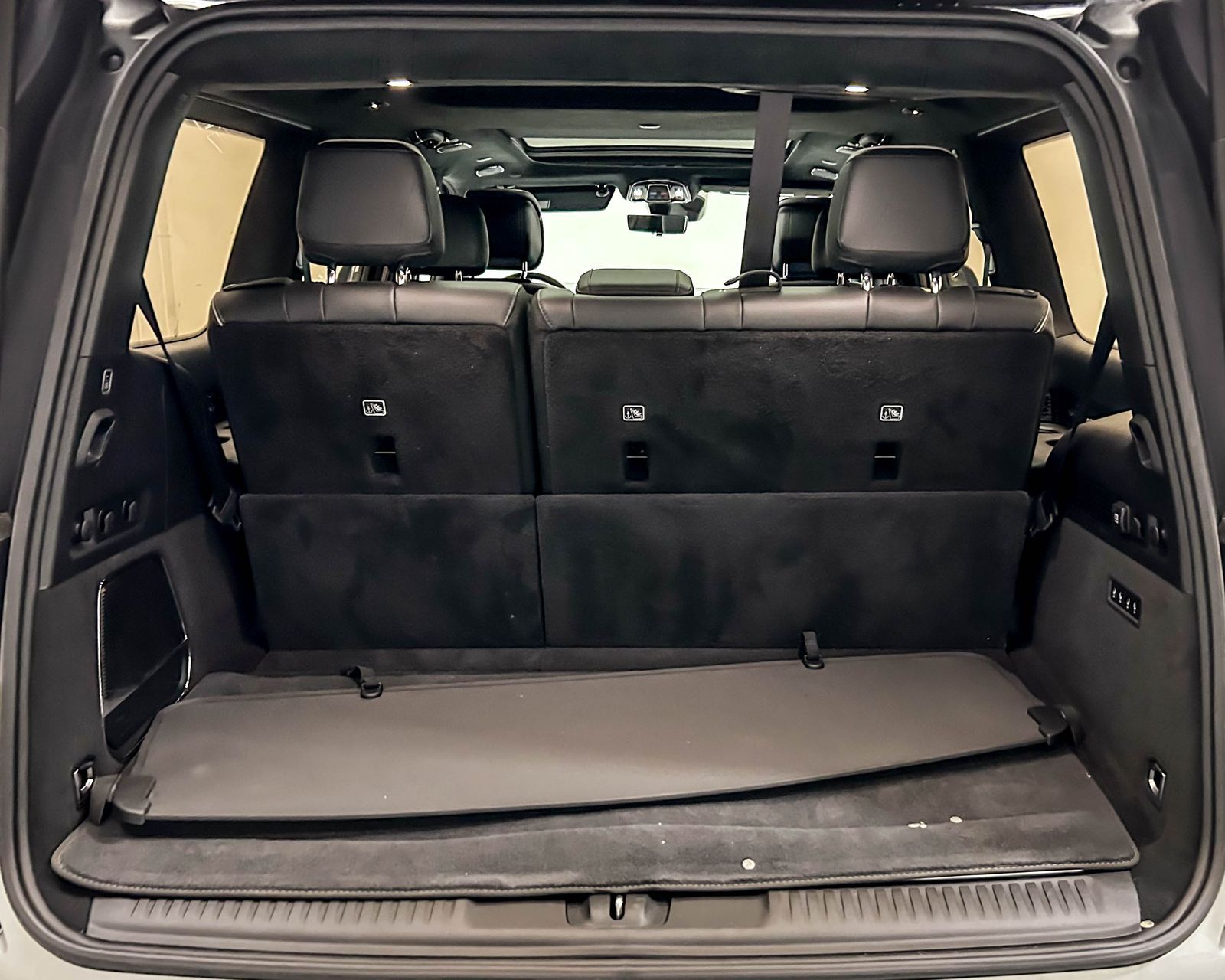 2023 Jeep Grand Wagoneer II photo 9