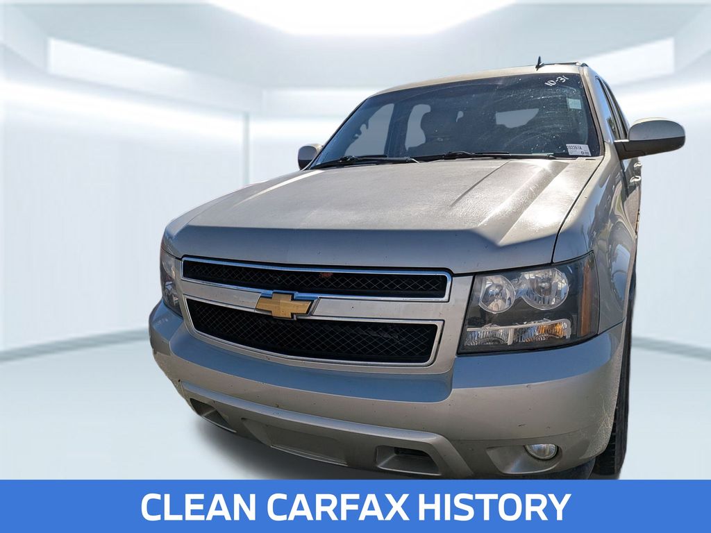 2014 Chevrolet Tahoe LT photo 2