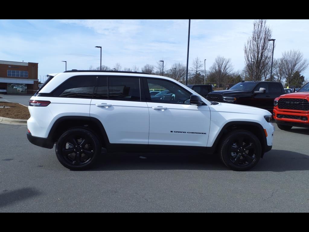 2025 Jeep Grand Cherokee Limited photo 21