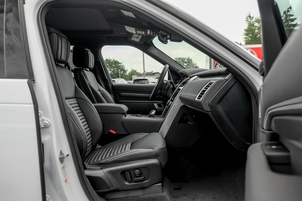 2025 Land Rover Discovery Metropolitan Edition photo 20