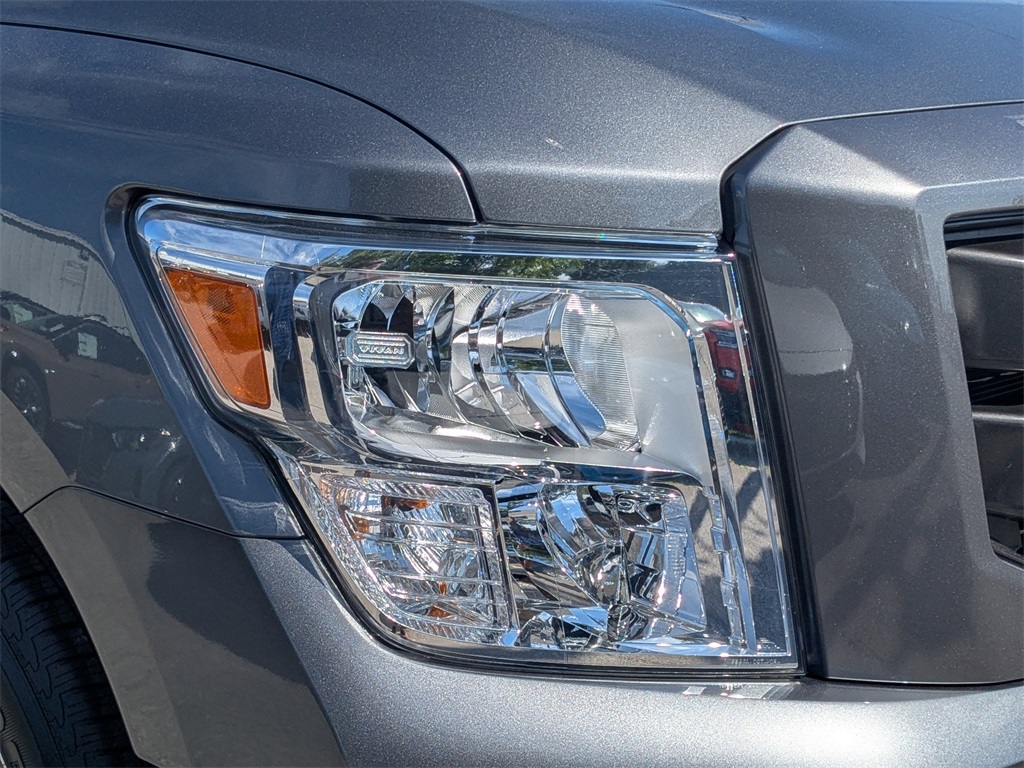 2024 Nissan Titan SV photo 8