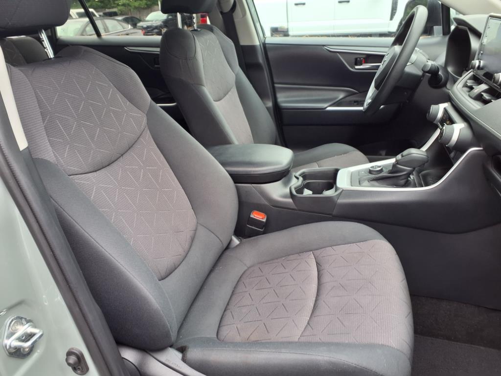 2019 Toyota RAV4 Hybrid XLE photo 5