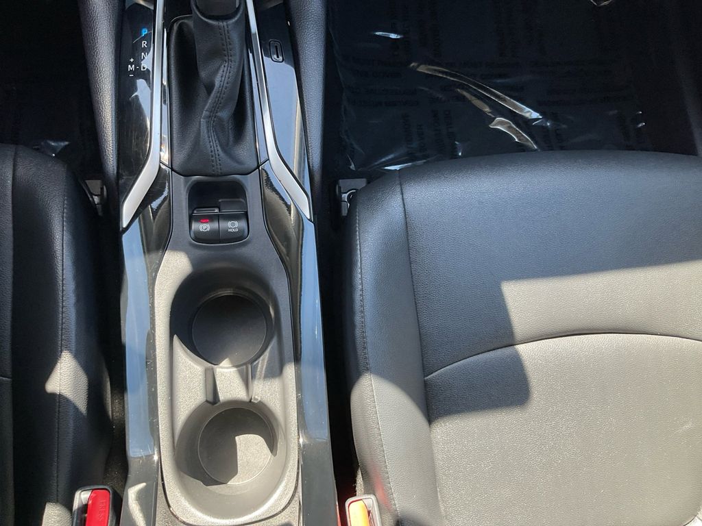 2022 Toyota Corolla Cross XLE photo 18