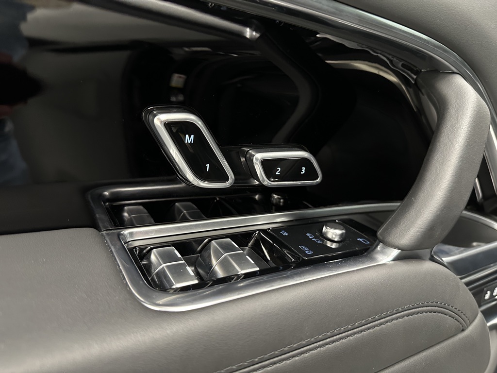 2023 Land Rover Range Rover SE photo 23