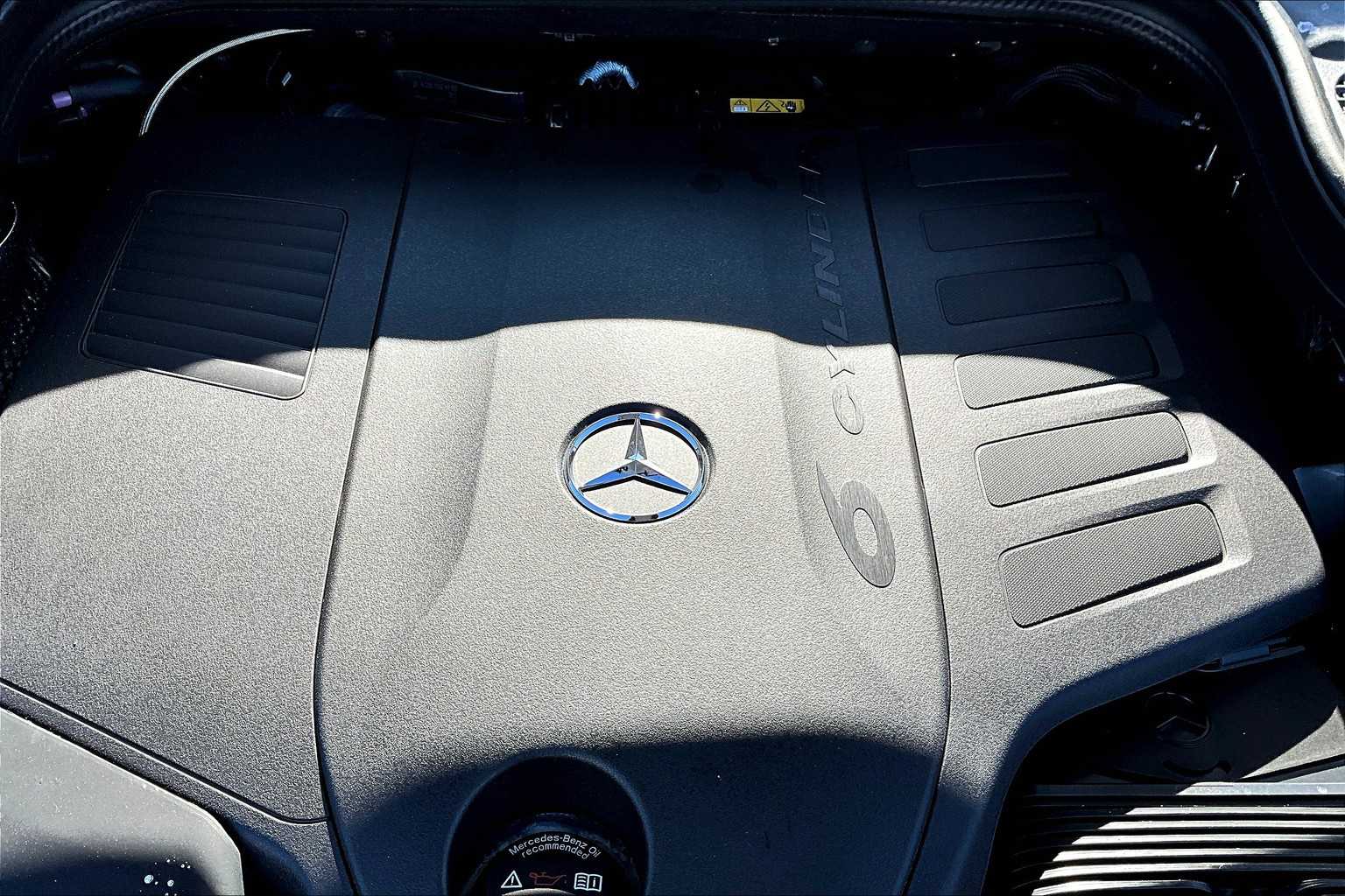 2025 Mercedes Benz GLS 450 4MATIC photo 16