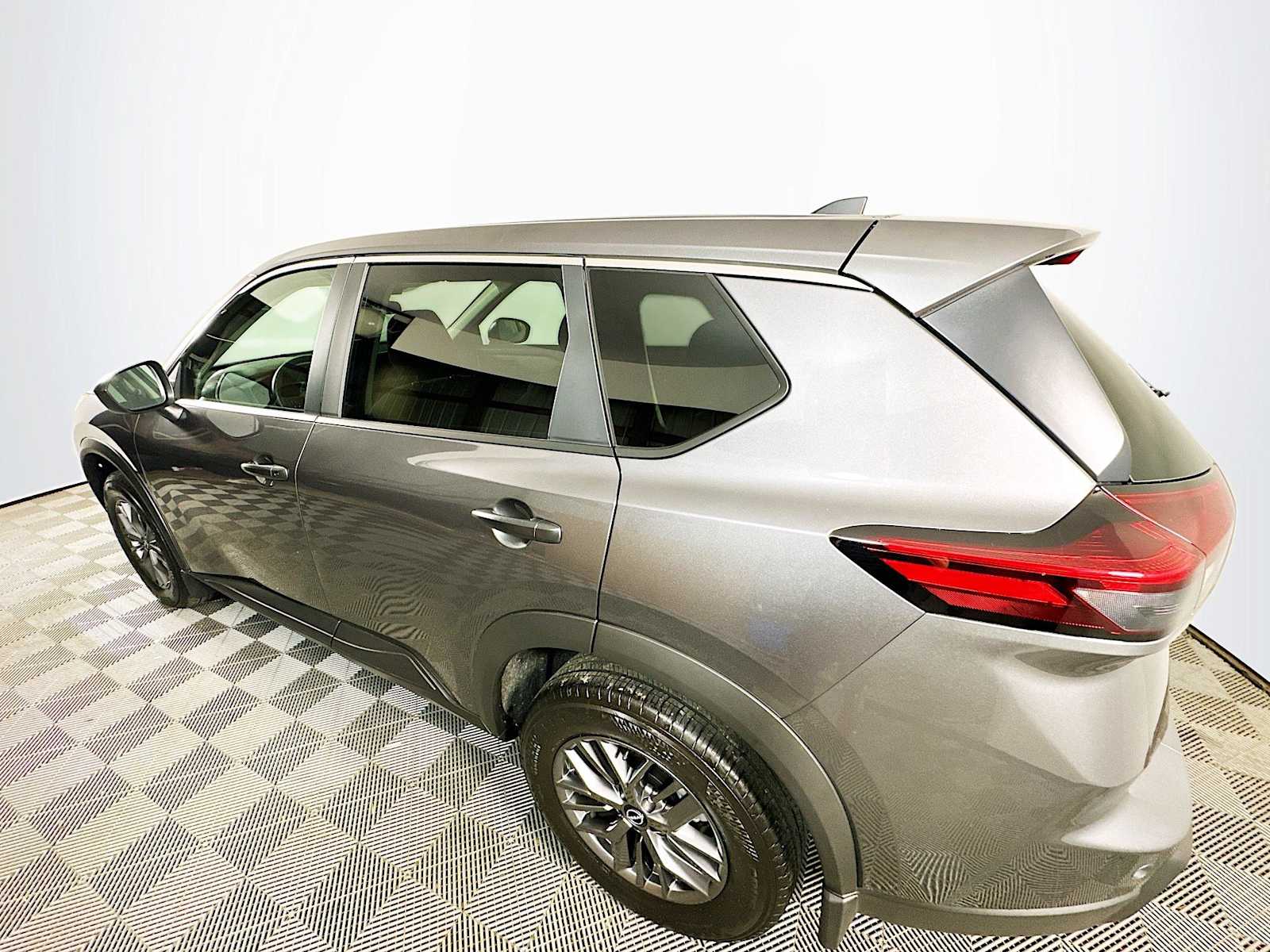 2025 Nissan Rogue S photo 4