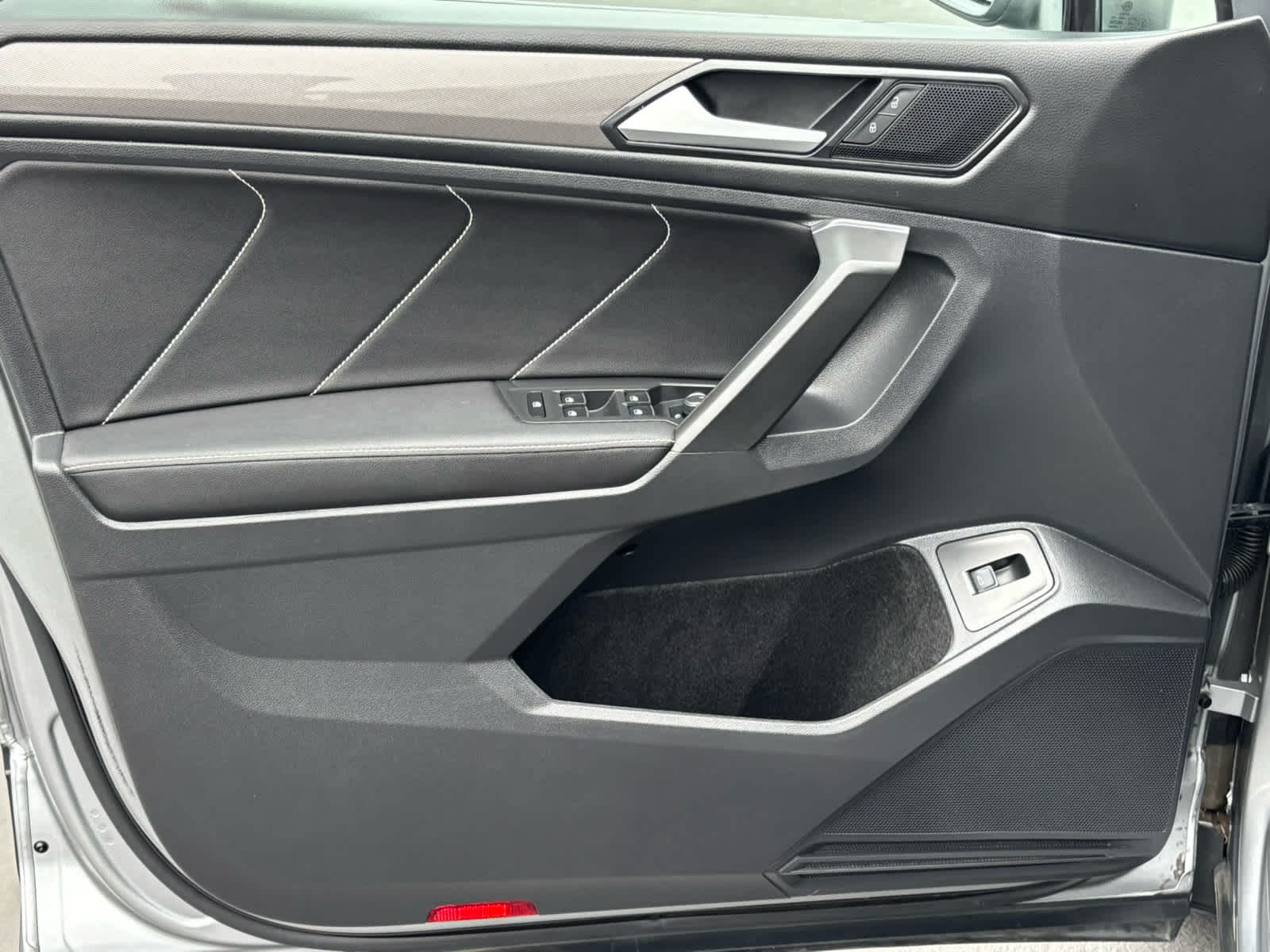 2022 Volkswagen Tiguan SE photo 10