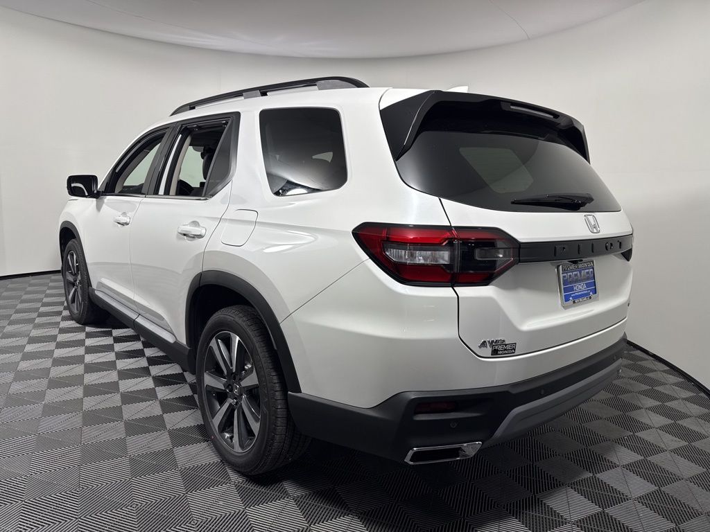 2025 Honda Pilot Touring photo 3