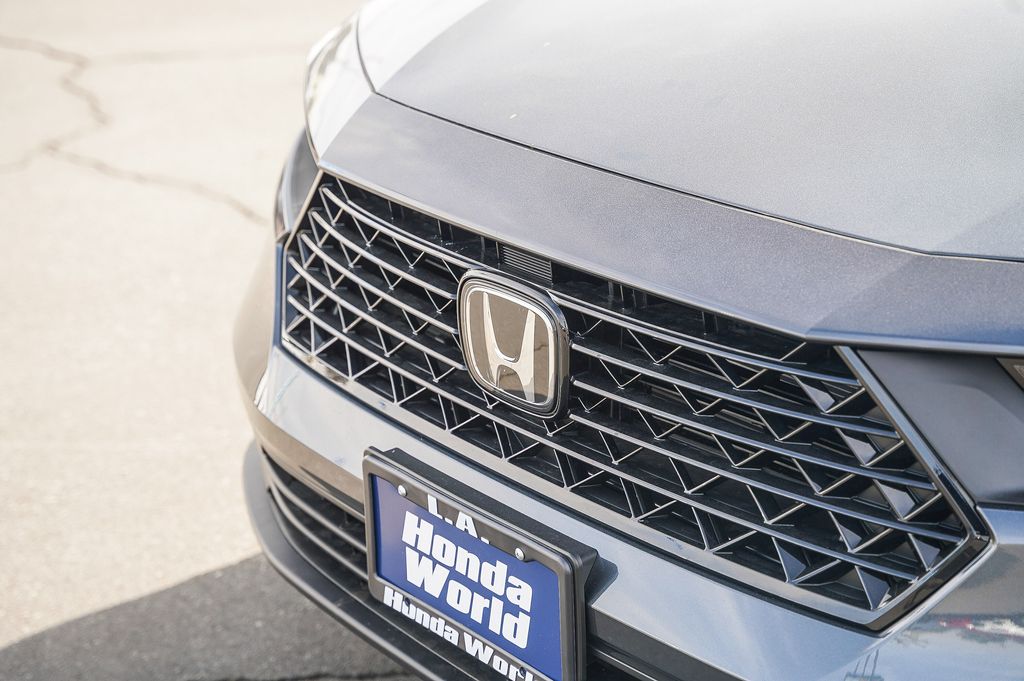 2025 Honda Accord LX photo 4