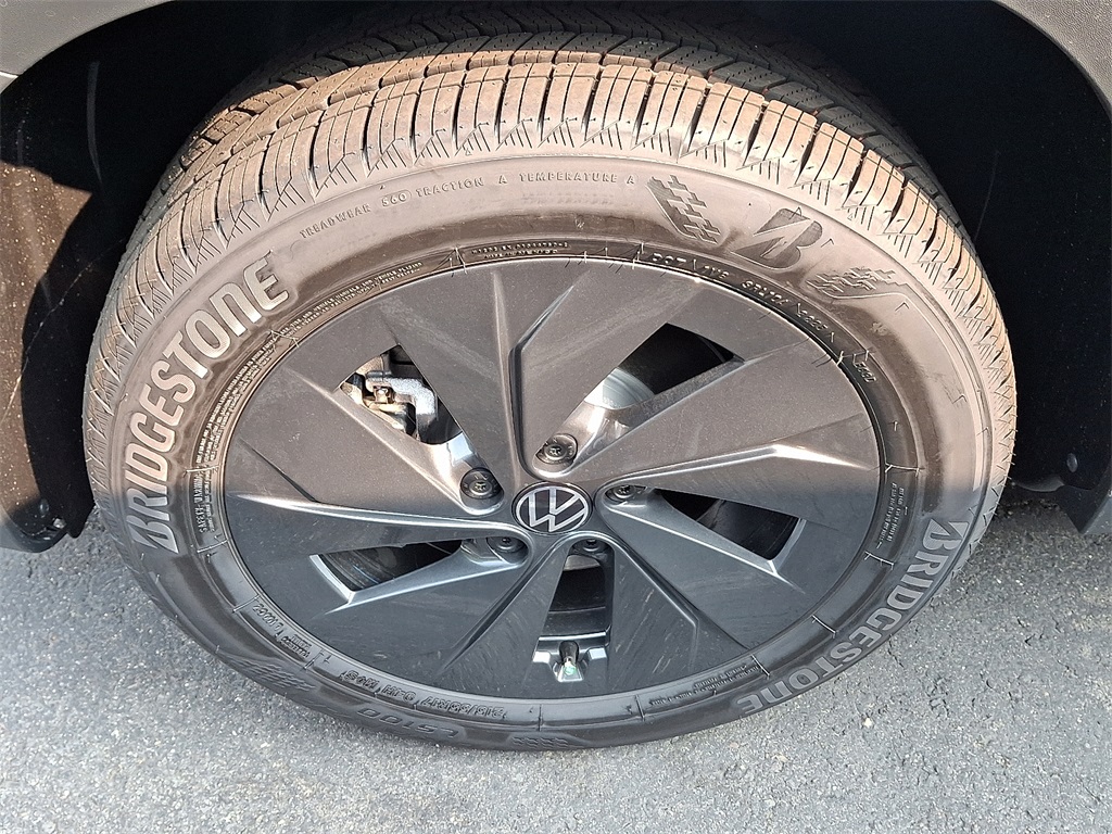 2025 Volkswagen Taos S photo 3