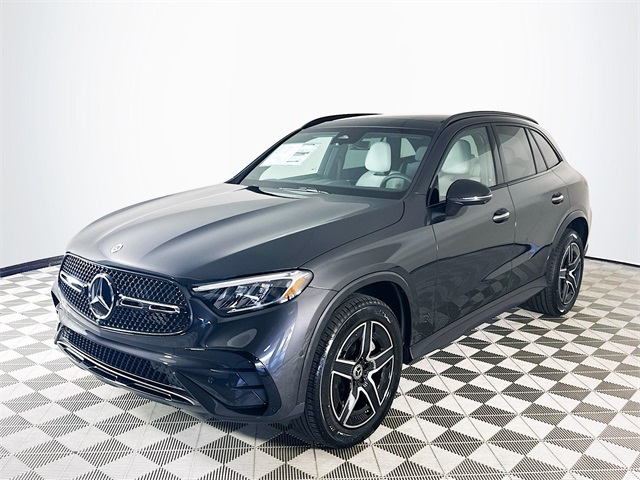 2025 Mercedes Benz GLC 300 photo 3