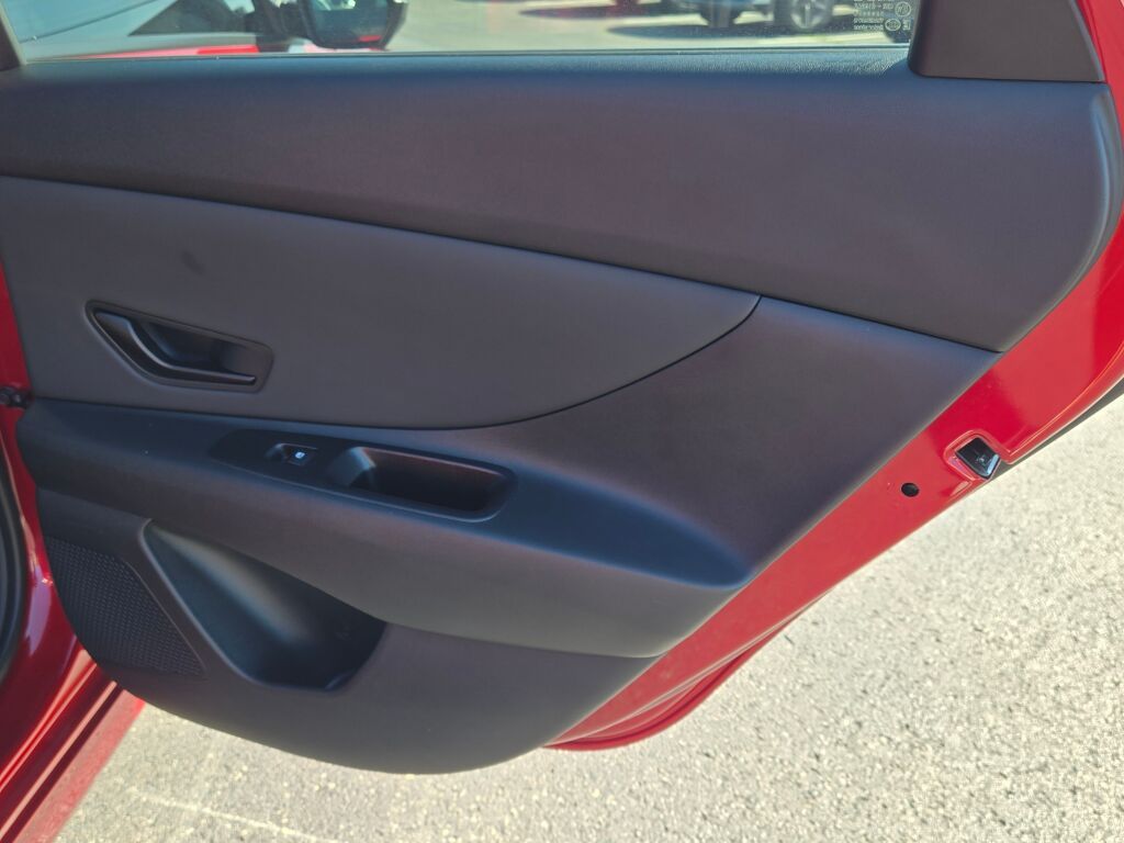 2025 Hyundai Elantra SEL Sport photo 7