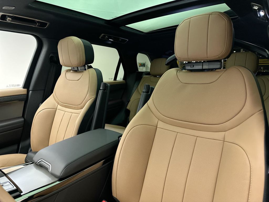 2025 Land Rover Range Rover Sport SE photo 7