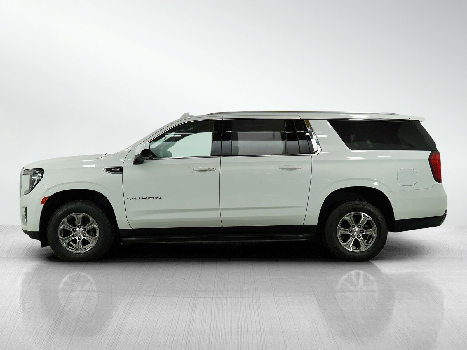 Used 2022 GMC Yukon XL SLE with VIN 1GKS2FKD4NR128609 for sale in Minneapolis, Minnesota