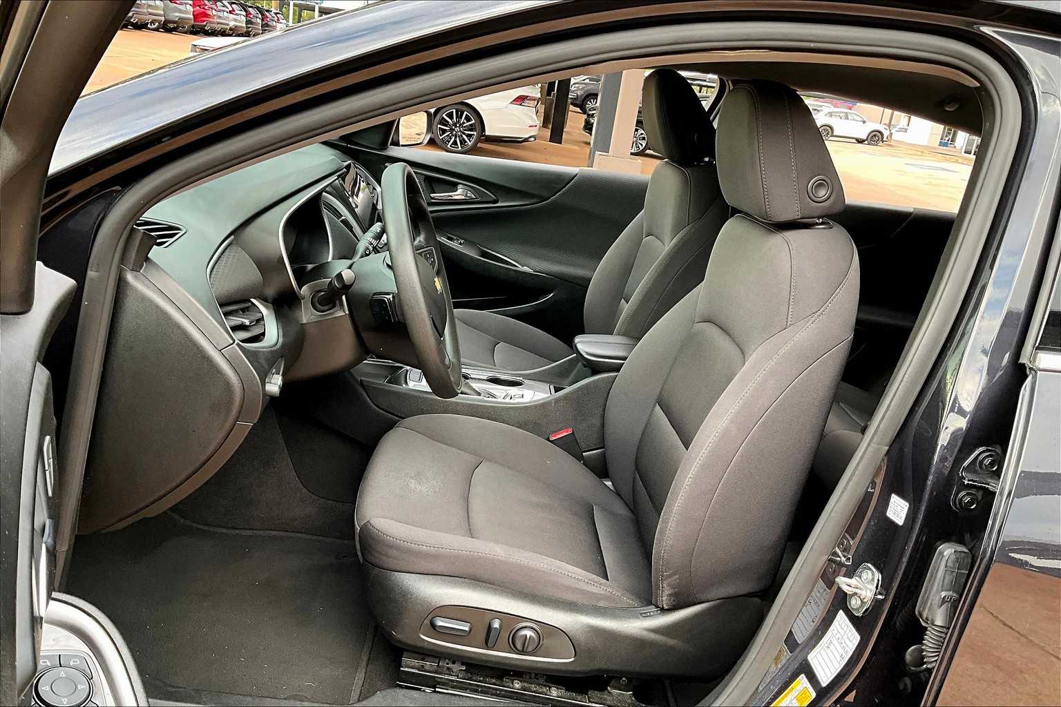 2023 Chevrolet Malibu 1LT photo 7