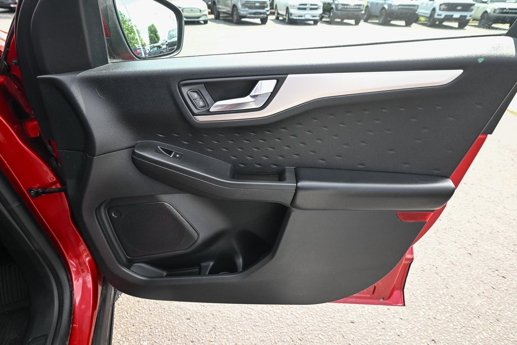 2020 Ford Escape SEL photo 18
