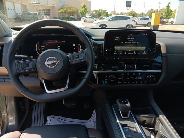 2025 Nissan Pathfinder Platinum photo 17