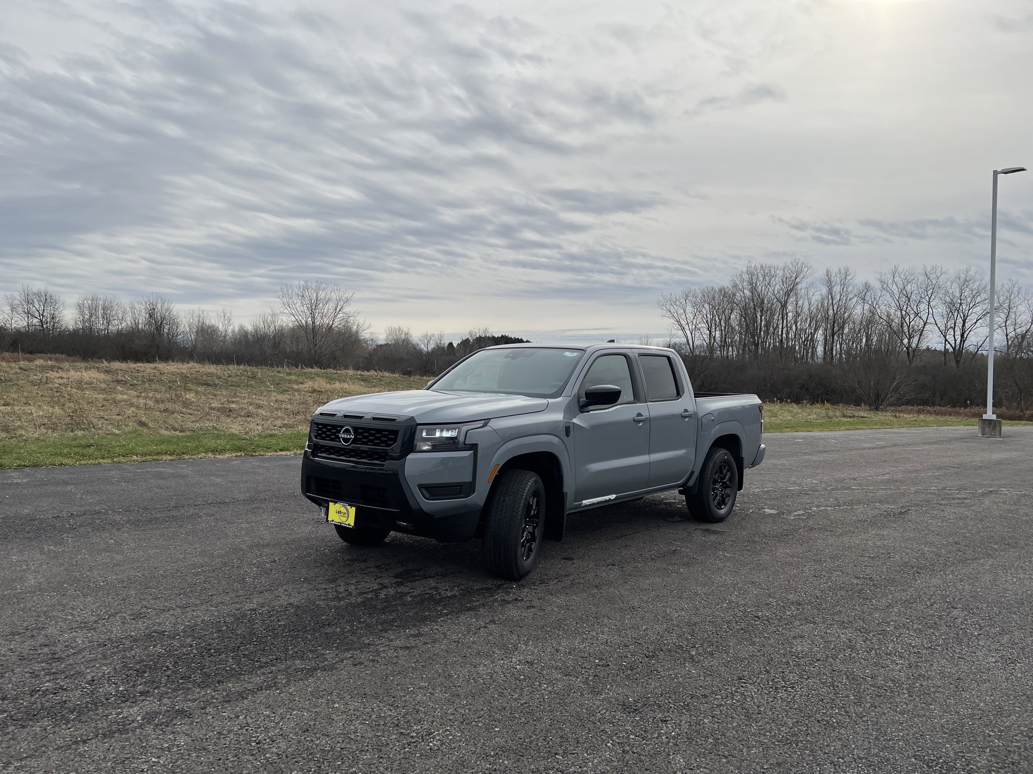 2026 Nissan Frontier SV's photo