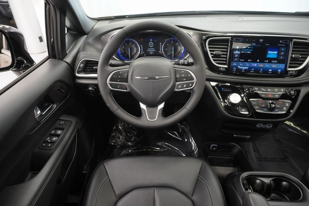 2025 Chrysler Pacifica photo 19
