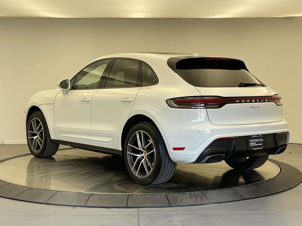 2025 Porsche Macan T photo 3