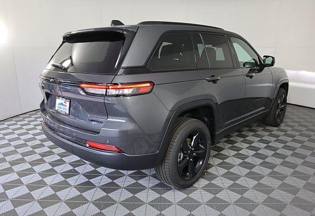 2025 Jeep Grand Cherokee Limited photo 4