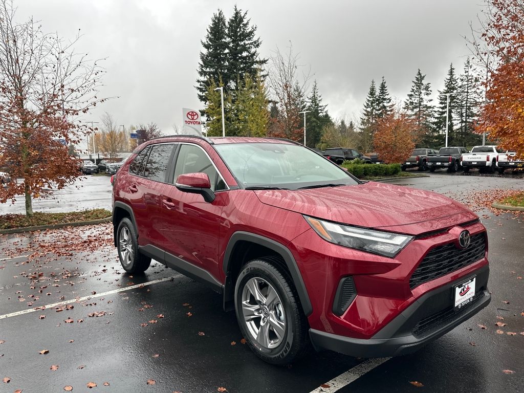 2025 Toyota RAV4 XLE's photo