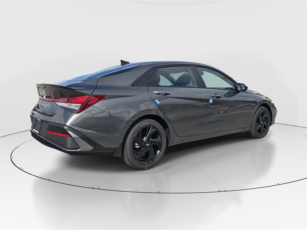 2026 Hyundai Elantra SEL Sport photo 3