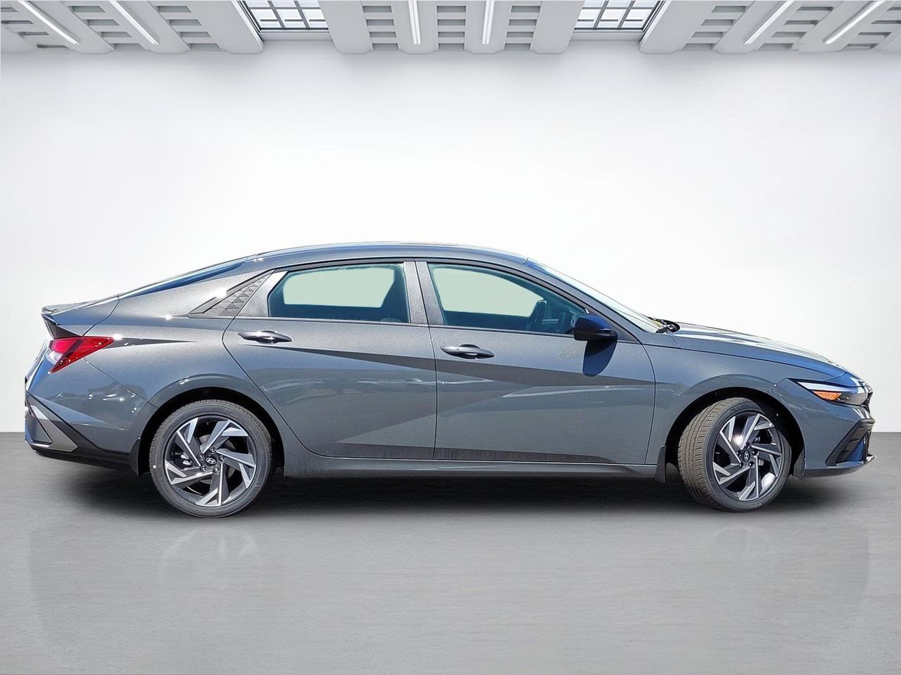 2025 Hyundai Elantra SEL Sport photo 4