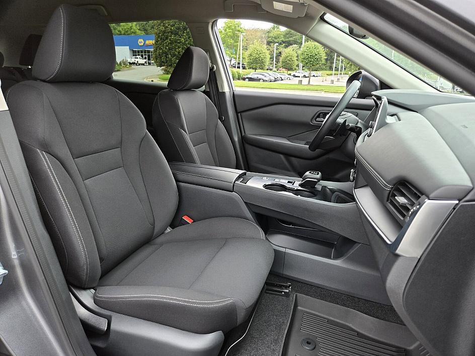 2025 Nissan Rogue S photo 12