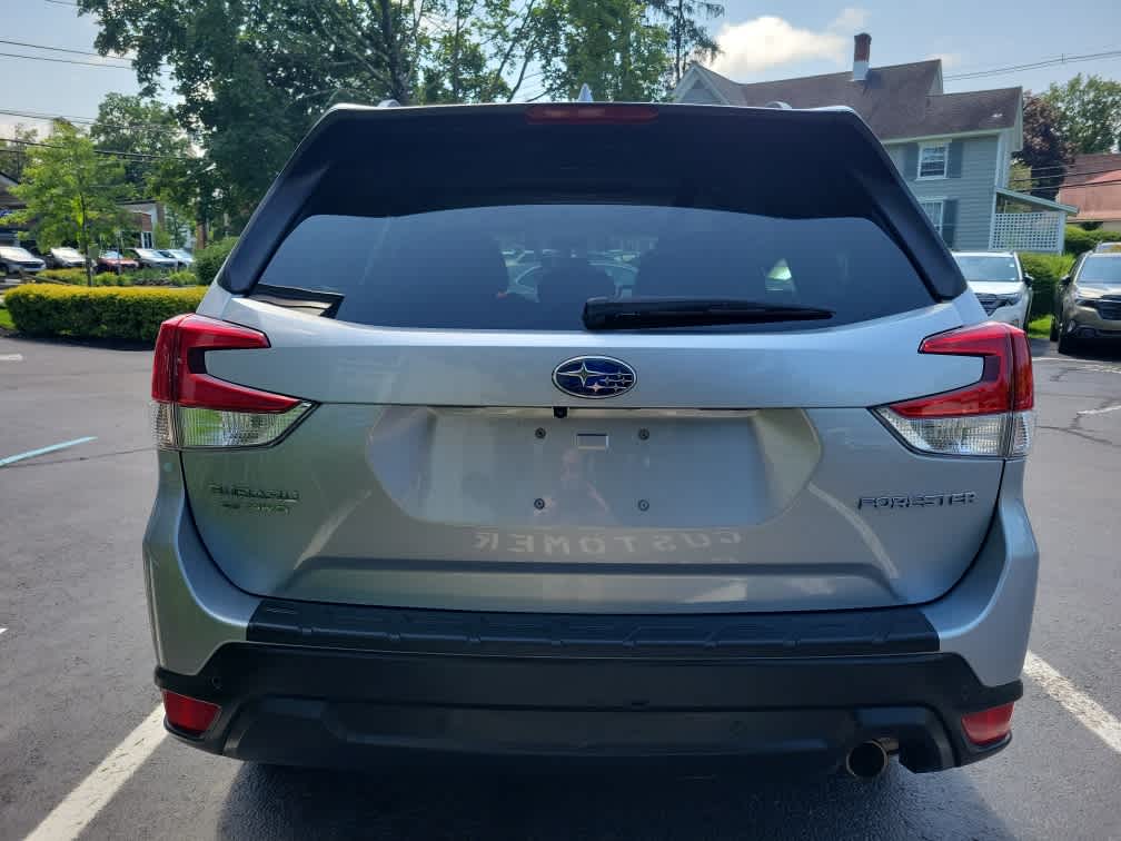 2021 Subaru Forester Limited photo 3
