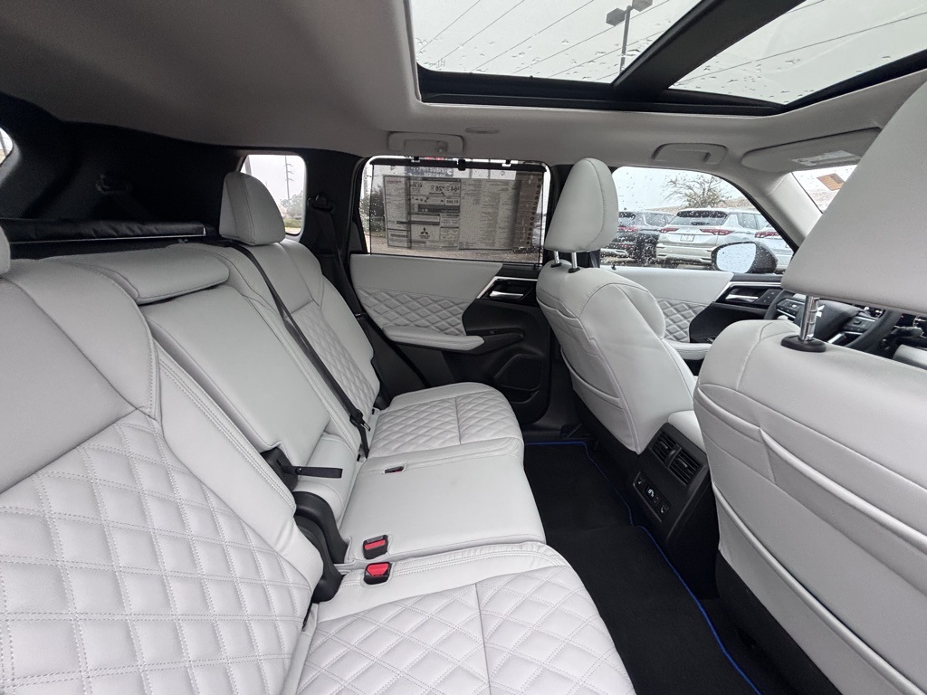 2024 Mitsubishi Outlander PHEV Platinum photo 19