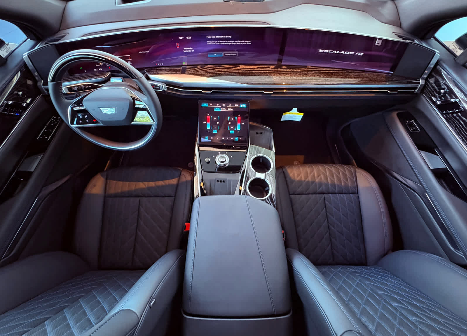 2025 Cadillac Escalade IQ Luxury photo 17