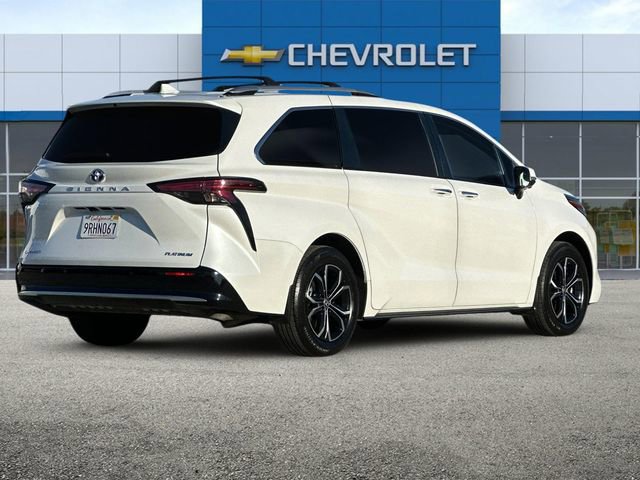 2025 Toyota Sienna Platinum photo 4