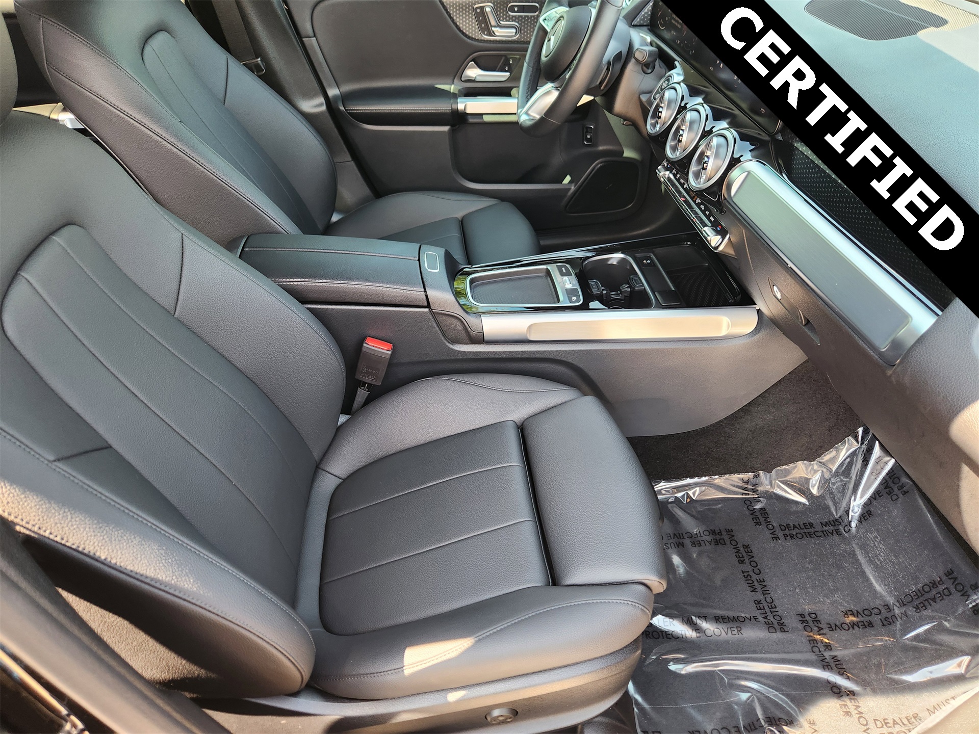 2025 Mercedes Benz GLB 250 photo 12