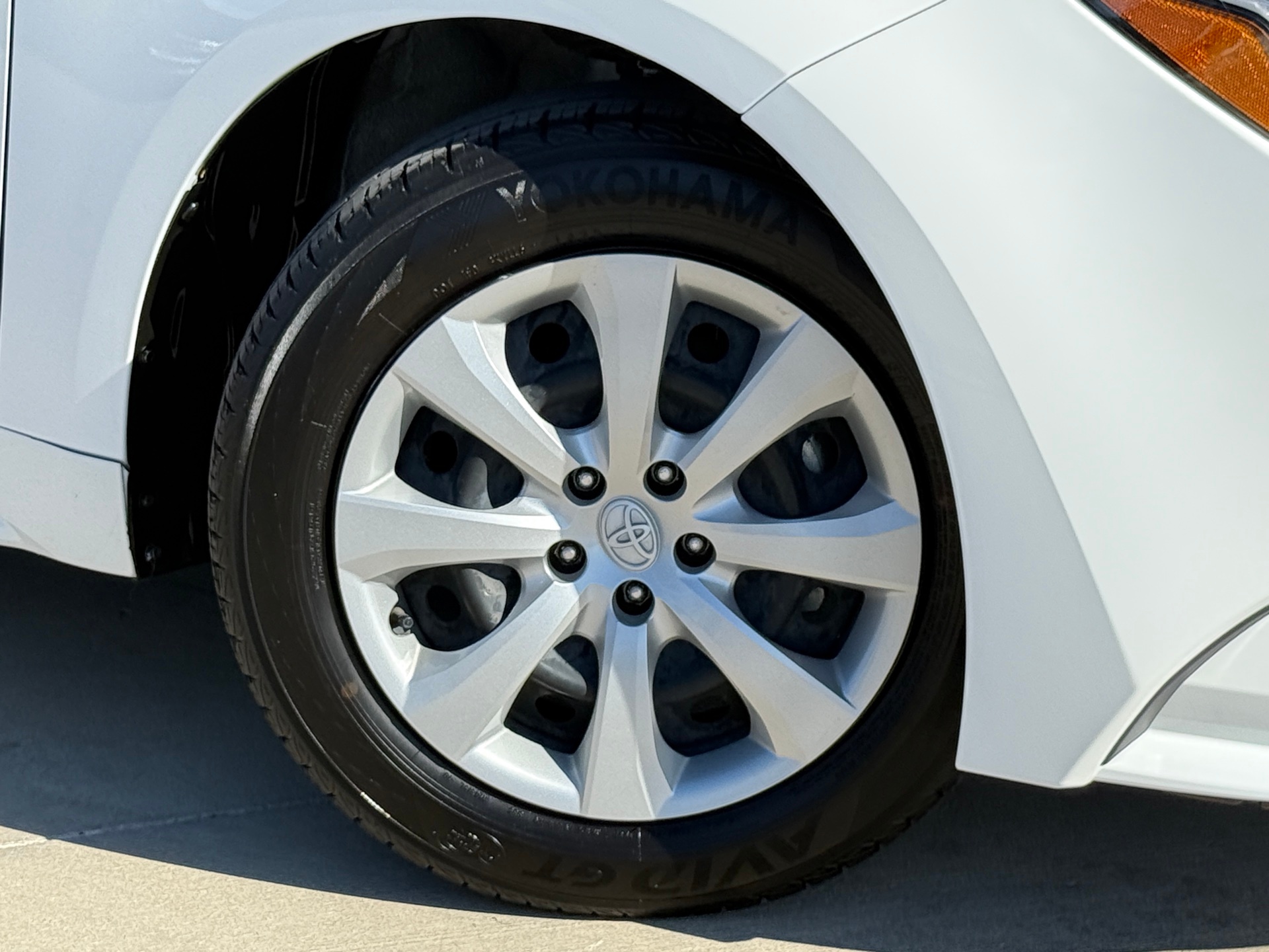 Used 2022 Toyota Corolla LE with VIN JTDEPMAE9NJ197125 for sale in Leander, TX