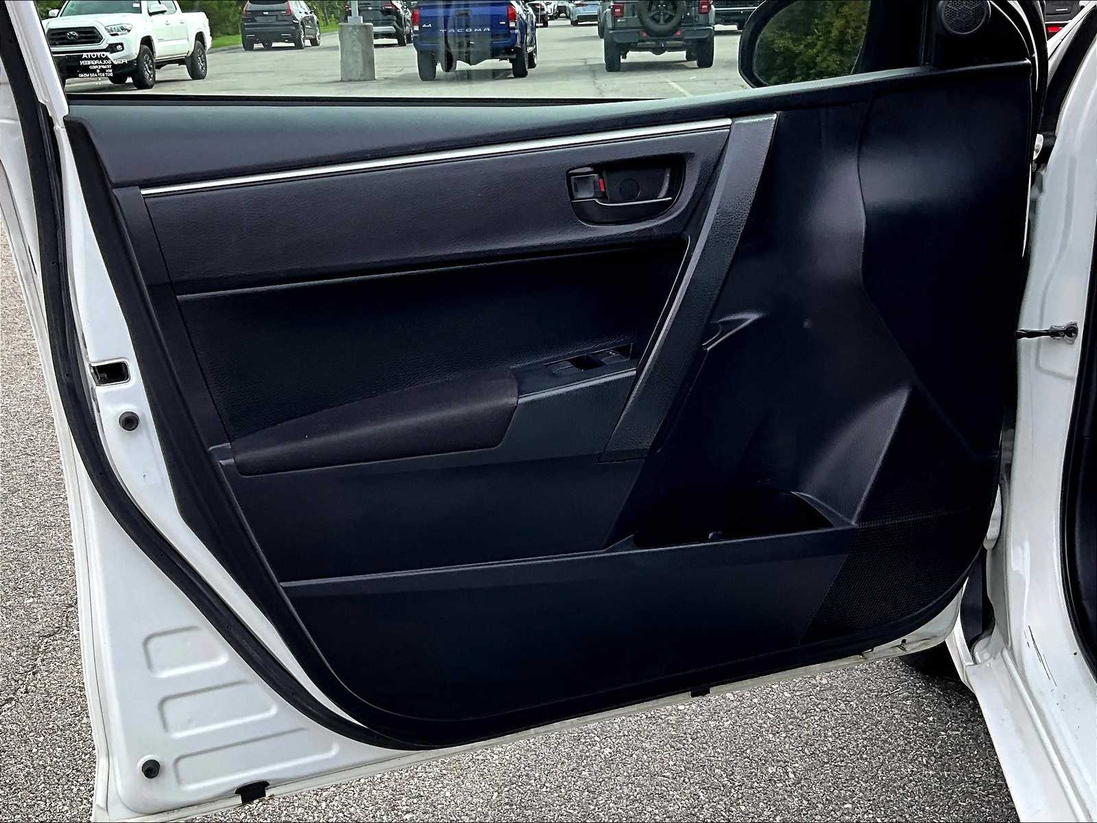2016 Toyota Corolla L photo 9