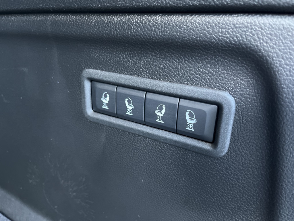 2025 Jeep Wagoneer Series II Carbide photo 37