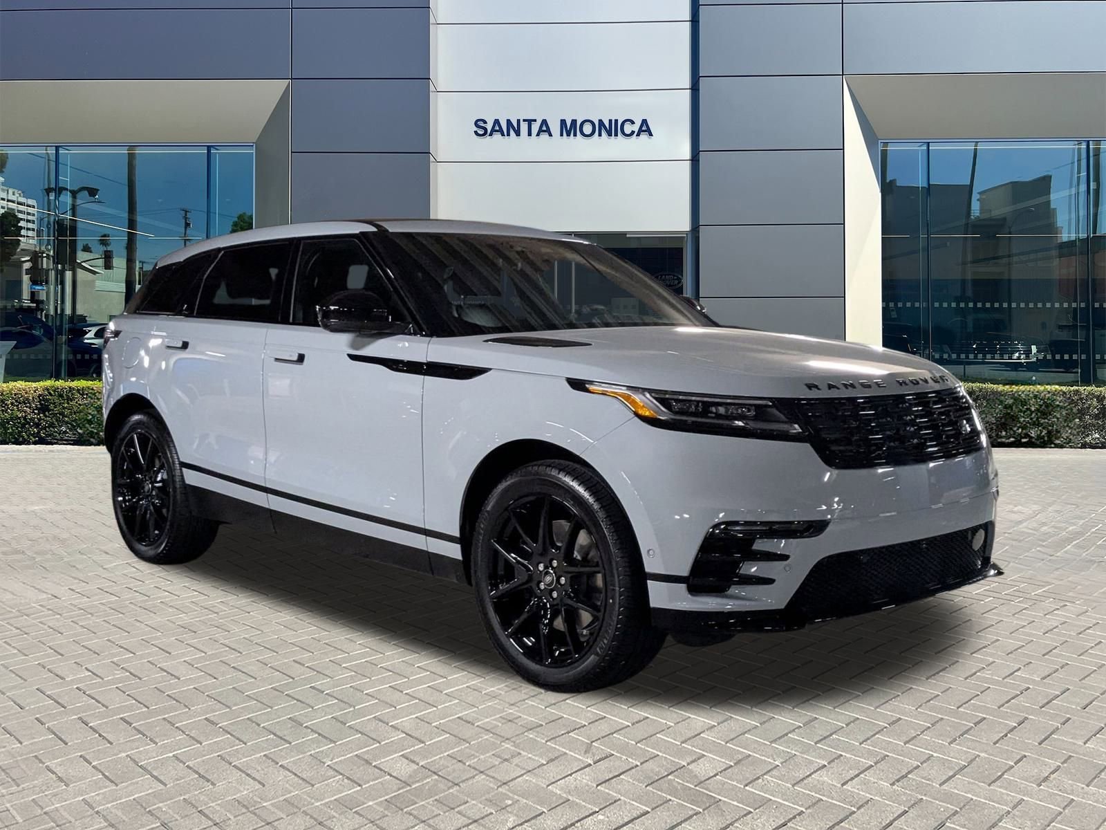 2026 Land Rover Range Rover Velar SE photo 7